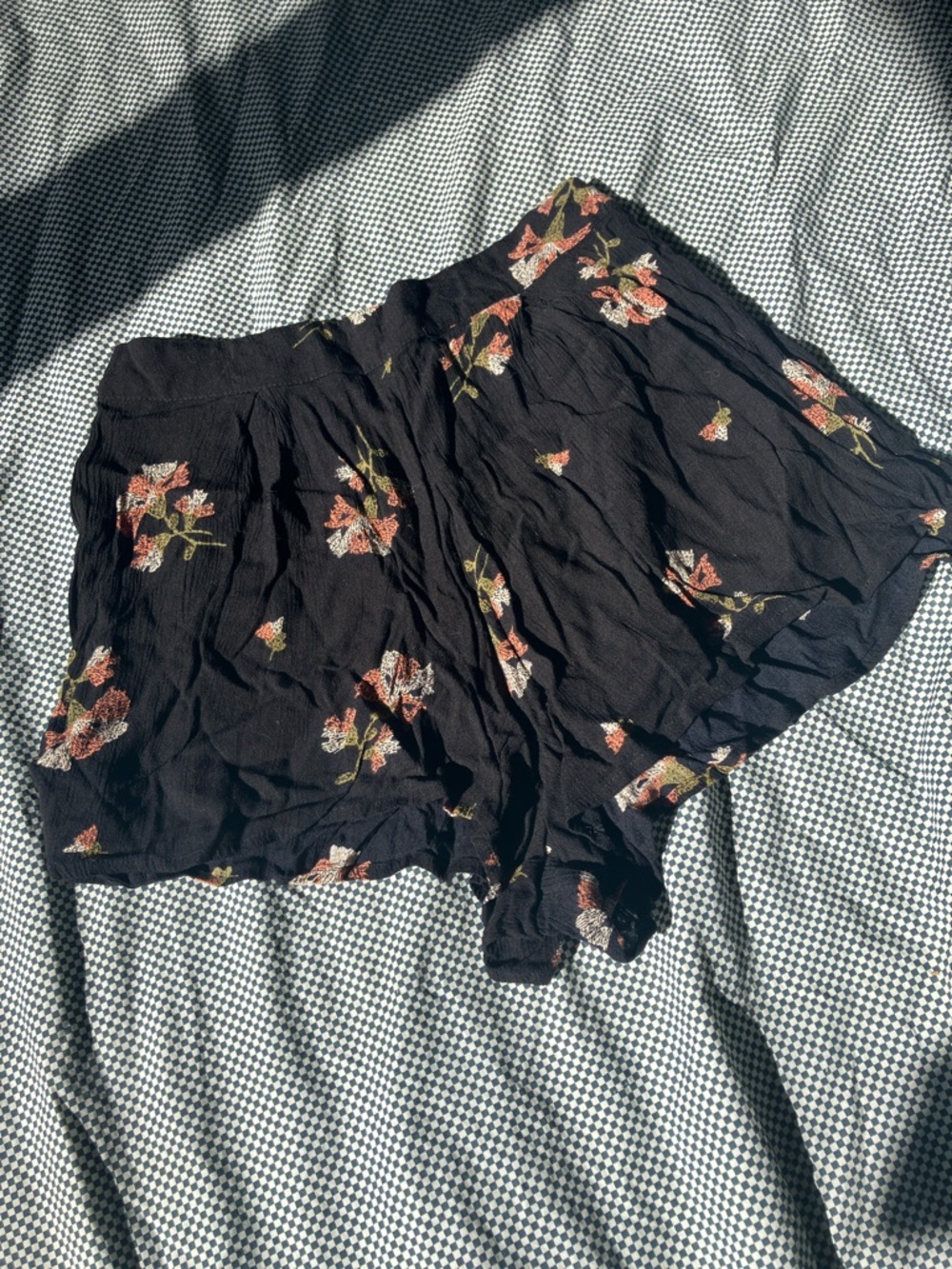 4/$20 Amuse Society Black Floral Elastic Waist Shorts XS extra small